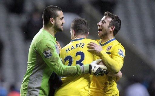 Reading&#039;s Adam Le Fondre (R) celebrates at the final whistle with Adam Federici (L) and Ian Harte on January 19, 2013