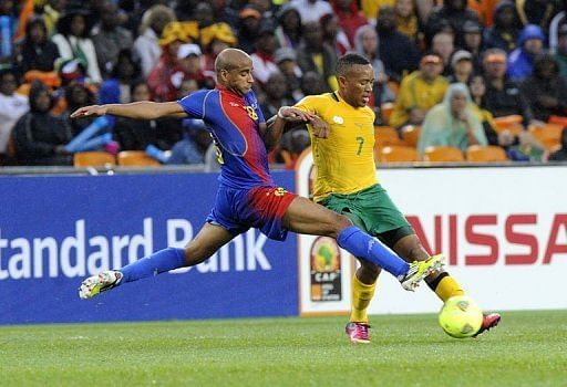 South Africa Striker Lehlohonolo Majoro (R) is tackled by Cape Verde&#039;s midfielder Toni Varela