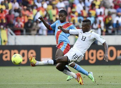 Ghana&#039;s Jerry Akaminko (R) vies for the ball with DR Congo&#039;s Tresor Mputu in Port Elizabeth on January 20, 2013