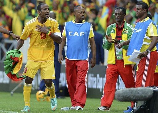 Ethiopia&#039;s Girma Gebrayes (L) celebrates after scoring at Mbombela Stadium in Nelspruit on January 21, 2013