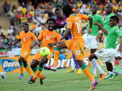 Ivory Coast&#039;s forward Gervinho (C) scores at the Royal Bafokeng Stadium in Rustenburg on January 22, 2013
