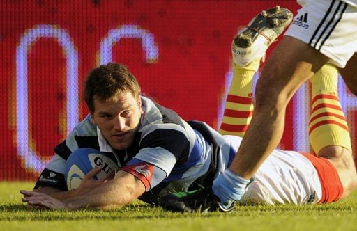 France&#039;s Barbarians winger Adrien Plante scores a try in Avellaneda, Buenos Aires on June 4, 2011