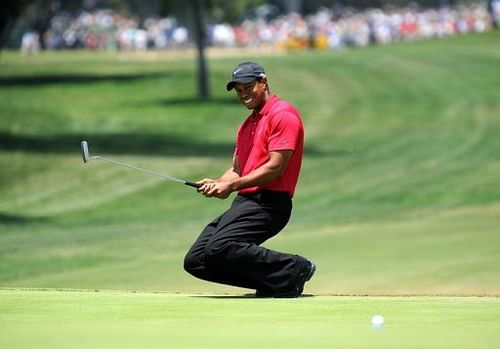 Tiger Woods drops to his knees after missing a birdie putt on a sudden-death hole at Torrey Pines on June 16, 2008