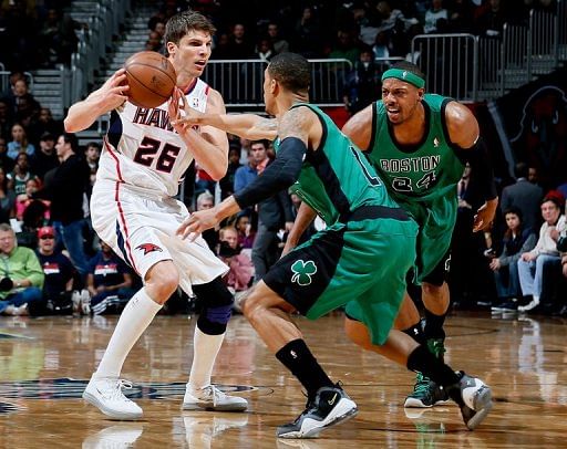 Kyle Korver of the Atlanta Hawks grabs a loose ball during their game against the Boston Celtics on January 25, 2013