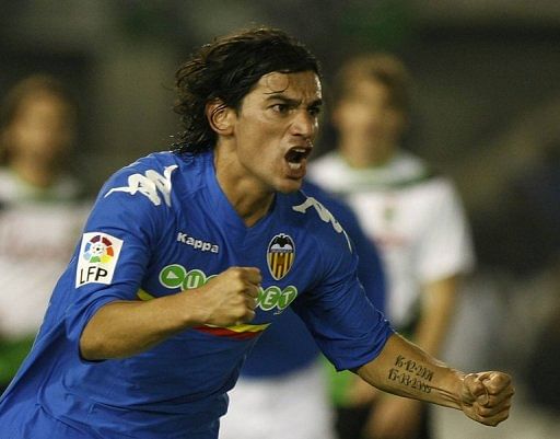 Costa heads Valencia winner as Depor stay bottom