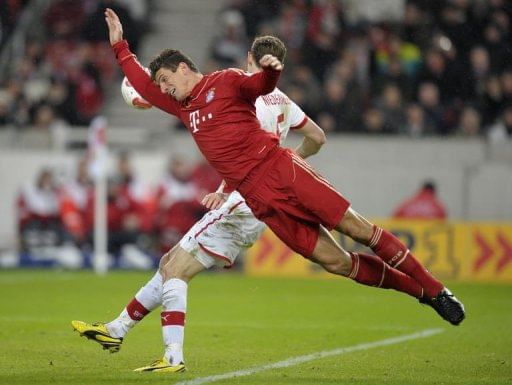 Bayern win in Stuttgart to extend lead, set record