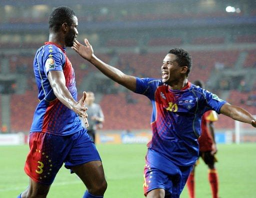 Cape Verde&#039;s Fernando Varela (L) celebrates with Mendes Ryan after scoring in Port Elizabeth on January 27, 2013