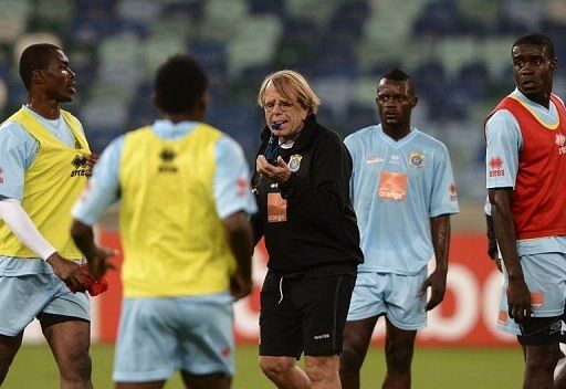 DR Congo coach Claude Le Roy (C) gives instructions to his players during a training session on January 26, 2013