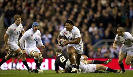 Manu Tuilagi (centre) on his way to scoring a try against New Zealand at Twickenham on December 1, 2012
