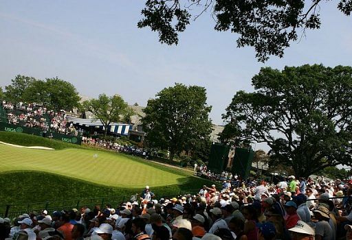 18th green during the final round of the 2006 US Open Championship at Winged Foot Golf Club on June 18, 2006