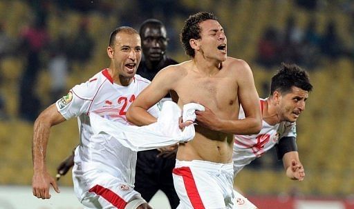 Tunisia&#039;s Youssef Msakni (C) celebrates after scoring a goal during their match against Algeria on January 22, 2013