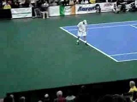 Video: Andy Roddick imitates Rafael Nadal