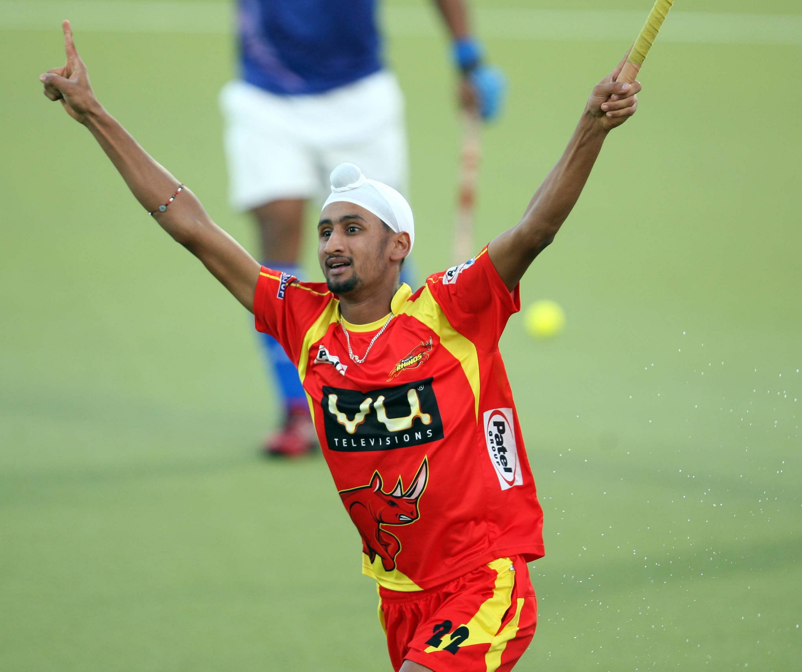 Mandeep Singh celebrate his first goal against UPW during 1st Semi Finals at Ranchi on 9th Feb 2013 (2)