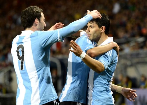 Early goals ensure easy win for Argentina