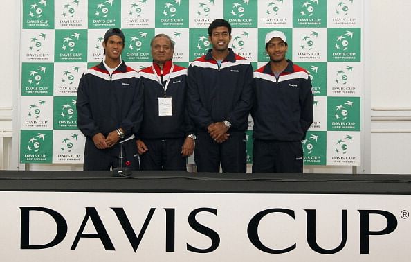 (L to R) India&#039;s Somdev Devvarman, team