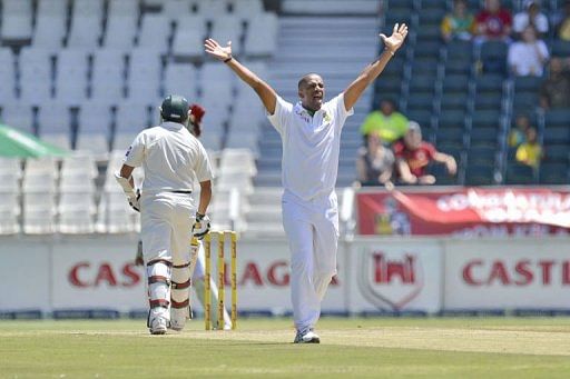 South Africa bowler Vernon Philander appeal for the wicket of Pakistan&#039;s Azhar Ali on February 2, 2013