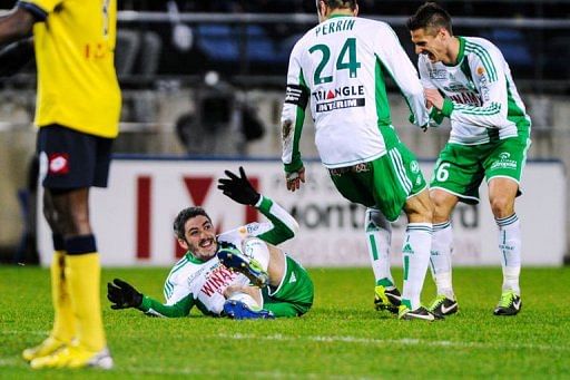Saint-Etienne&#039;s midfielder Fabien Lemoine (L) celebrates after scoring in Montbeliard on February 2, 2013