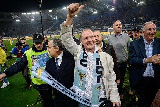 English football hero Paul Gascoigne (C) waves to supporters,  November 22, 2012, in Rome
