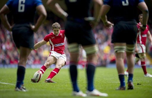 Wales&#039; full back Leigh Halfpenny (L) kicks a penalty on March 17, 2012