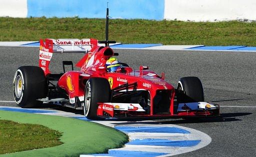 Ferrari&#039;s Brazilian driver Felipe Massa drives during Formula One testing on February 7, 2013 in Jerez de la Frontera