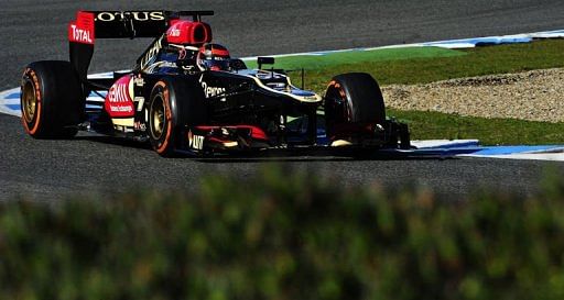 Lotus&#039; Finnish driver Kimi Raikkonen drives at the Jerez racetrack, on February 7, 2013