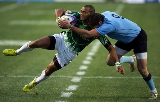 South Africa&#039;s Cornal Hendricks (L) is tackled by Uruguay&#039;s Santiago Gibernau at the USA Sevens on February 8, 2013