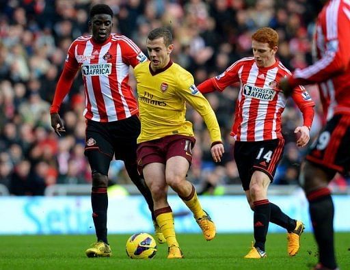 Arsenal&#039;s Jack Wilshere (C) clashes with Sunderland&#039;s Alfred N&#039;Diaye (L) and Jack Colback on February 9, 2013