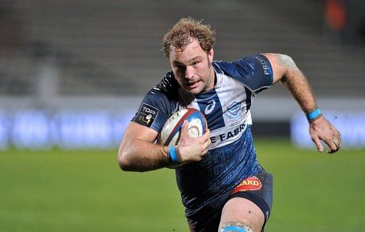 Castres&#039;s Antonie Claassen runs with the ball on November 10, 2012 in the French southern city of  Bordeaux
