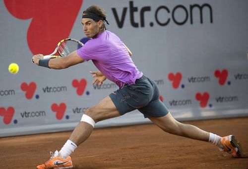 Rafael Nadal returns the ball to Argentine Horacio Zeballos at the ATP Vina del Mar final on February 10, 2013