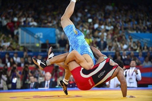 India&#039;s Sushil Kumar (R) wrestles Japan&#039;s  Tatsuhiro Yonemitsu in their 66kg freestyle gold-medal match, August 12, 2012