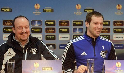 Chelsea&#039;s interim manager Rafael Benitez (L) and goalkeeper Petr Cech attend a press conference, on February 13, 2013