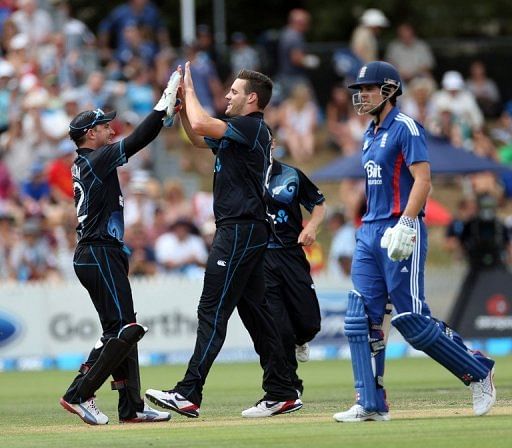 New Zealand&#039;s Mitchell McClenaghan (C) and Brendon McCullum (L) during their ODI against England on Febuary 17, 2013