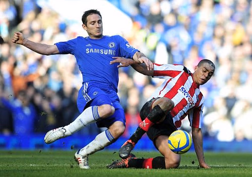 Frank Lampard (left) vies with Brentford's Tom Adeyemi during the match in London on February 17, 2013