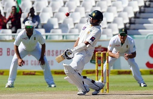 Pakistan&#039;s Azhar Ali avoids a bouncer from South African bowler Dale Steyn on February 16, 2013