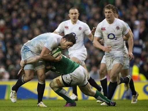 England&#039;s Brad Barritt (L) gets tackled by Ireland&#039;s Gordon D&#039;Arcy, in Dublin, on February 10, 2013