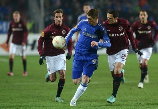Chelsea striker Fernando Torres (C) in action against Sparta Prague on February 14, 2013