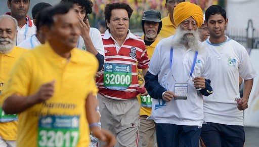 Centurian marathon runner Fauja Singh (2nd R) takes part in the Mumbai Marathon,  January 20, 2013
