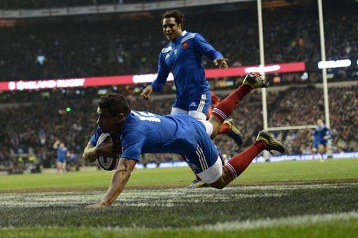 France&#039;s centre Wesley Fofana (C) scores a try at Twickenham Stadium in south-west London on February 23, 2013