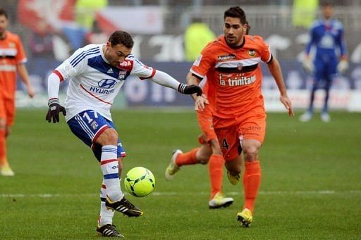 Lyon&#039;s Steed Malbranque (L) keeps the ball away from Lorient&#039;s Arnaud Le Lan on February 24, 2013