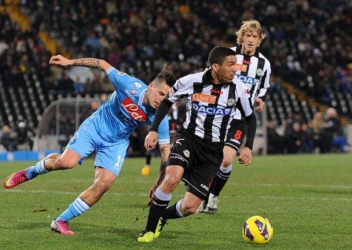 Udinese&#039;s Allan Marques Loureiro (R) vies with Napoli&#039;s Marek Hamsik in Udine on February 25, 2013
