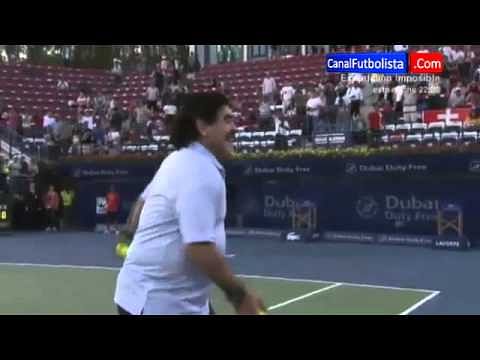 Video: Diego Maradona meets Roger Federer