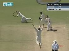 Video: Rahul Dravid's one hand blinder!
