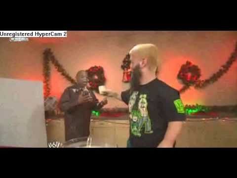Video: Hornswoggle smashes a pie on Vickie Guerrero's face