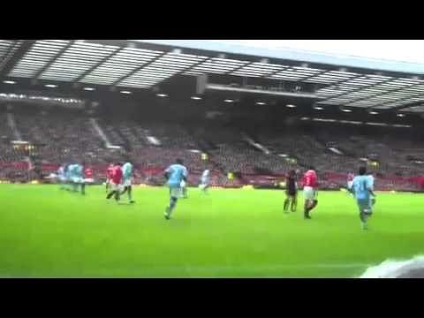 Video: Cheeky throw-in by Patrice Evra and Ryan Giggs