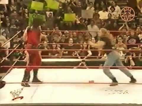 Video: Kane throws a fireball