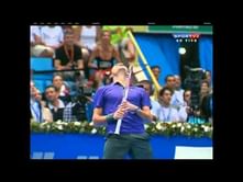 Video: Federer loses a point to a kid