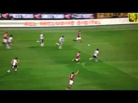 Video: Francesco Totti's amazing back-heel through ball