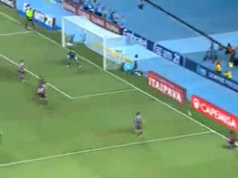 Video: Ronaldinho's unbelievable first touch control