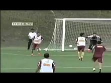 Video: Ronaldinho scores from a bicycle kick in training