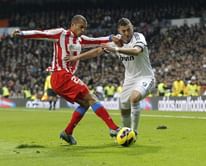 Miranda extends deal with Atletico Madrid
